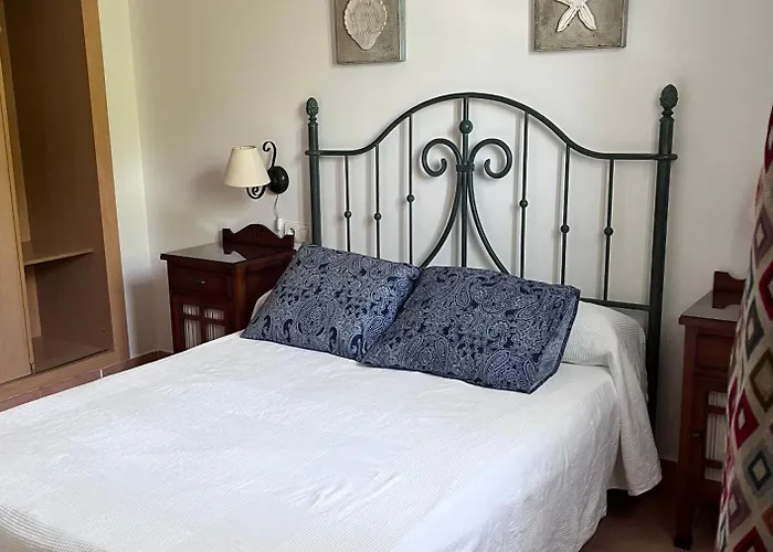 Adosado Con Jardin Urb Galia Ballena Cádiz